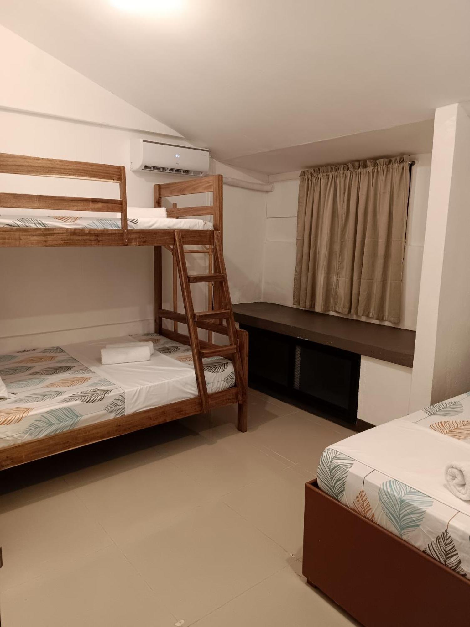 Elisha'S Guest House Coron Exterior photo